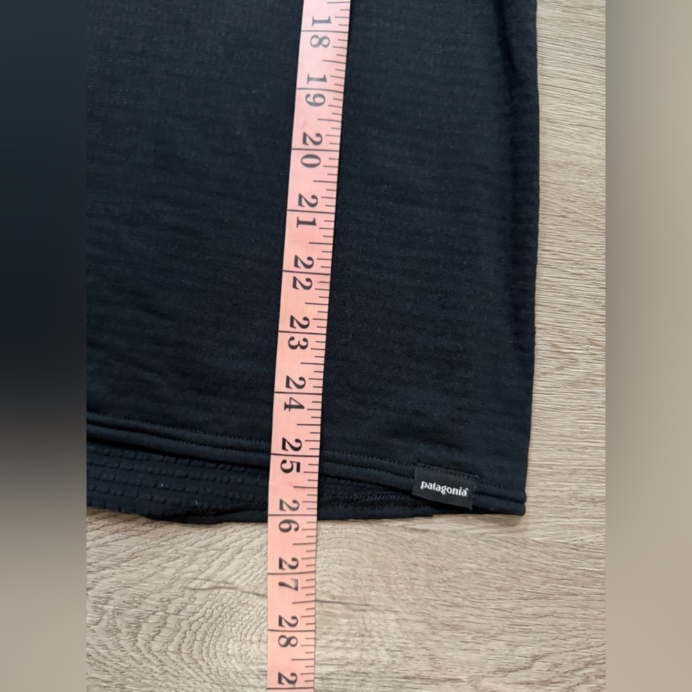 Patagonia Black Half-Zip Performance Pullover - Picture 7 of 8